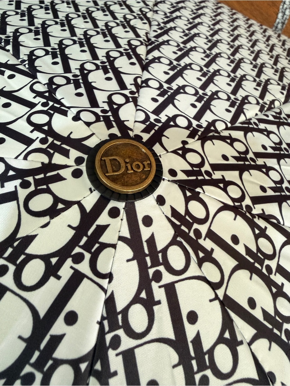 Dior NIB signature Oblique Print 
Compact Umbrella | Black & Cream - Picture 5 of 6